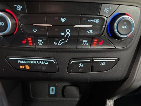 Used 2019 Ford Escape SE AWD/4WD image 4