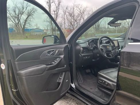 Used 2023 Chevrolet Traverse Premier AWD/4WD image 15