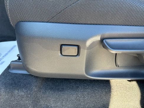 Certified 2025 Toyota 4Runner TRD Off-Road image 25