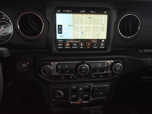 Used 2023 Jeep Gladiator Overland image 21