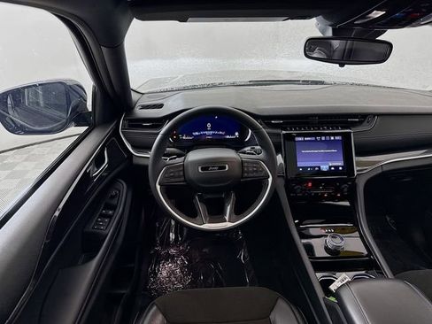 Used 2023 Jeep Grand Cherokee Altitude image 22