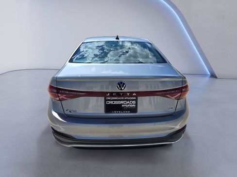 Used 2025 Volkswagen Jetta SE FWD image 5