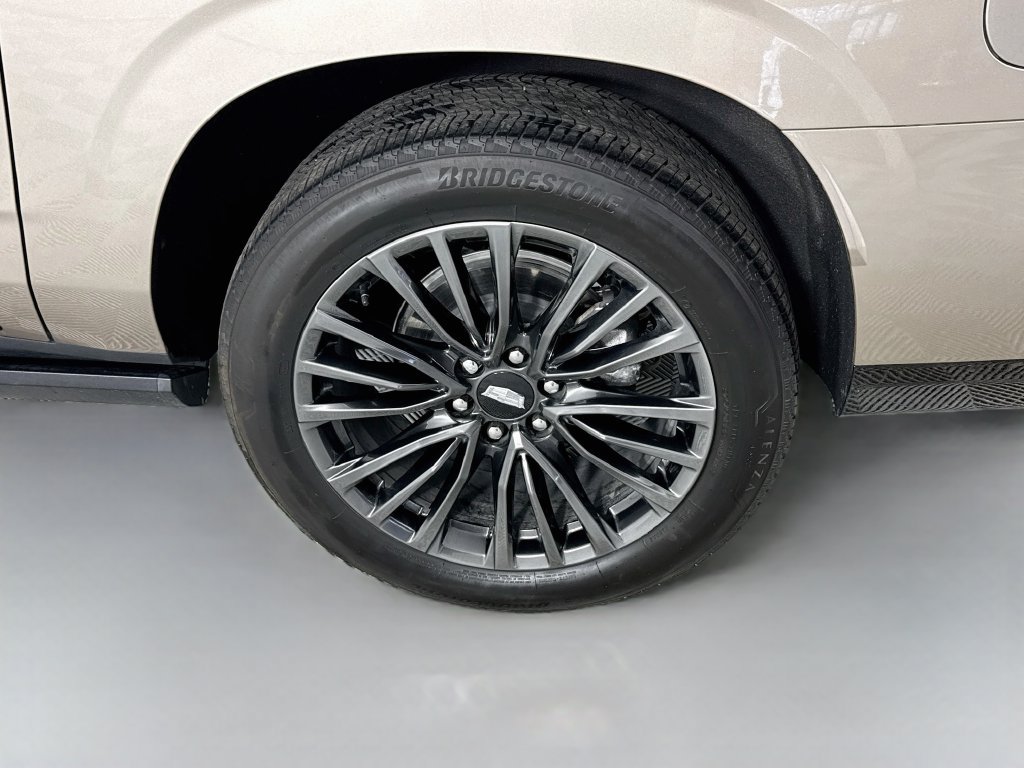 Used 2025 Cadillac Escalade ESV Sport Platinum w/ LPO, Floor Liner Package AWD/4WD image 31