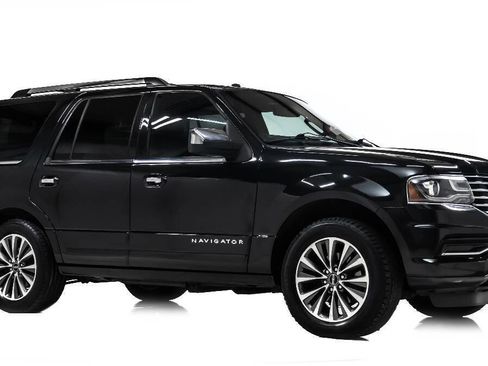 Used 2015 Lincoln Navigator 2WD image 1