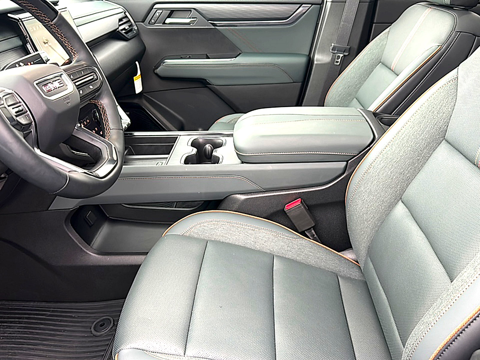 New 2026 GMC Acadia AT4 w/ Super Cruise Package AWD/4WD image 10