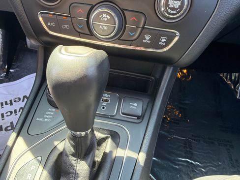 Used 2021 Jeep Cherokee Latitude Lux 80th Anniv w/ Quick Order Package 2YU 80th AWD/4WD image 29