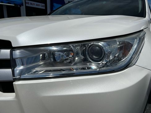 Used 2017 Toyota Highlander XLE image 24