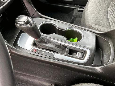 Used 2020 Chevrolet Equinox LT w/ Driver Convenience Package image 19