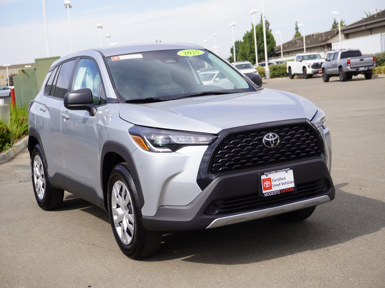 Used 2025 Toyota Corolla Cross L FWD image 1
