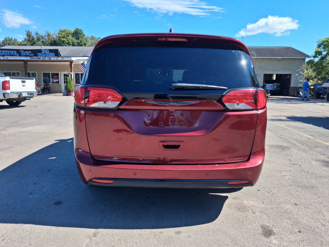 Used 2020 Chrysler Pacifica Touring-L Plus w/ Advanced Safetytec Group FWD image 6