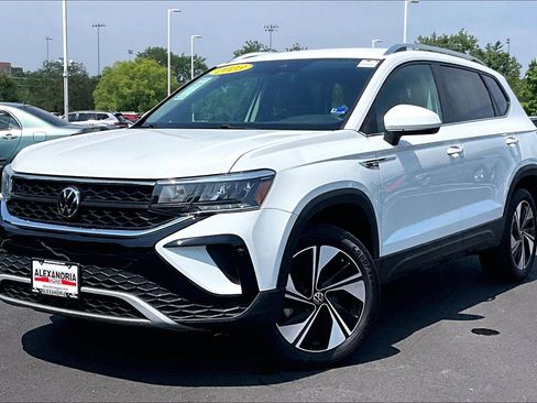 Used 2023 Volkswagen Taos SE AWD/4WD image 1
