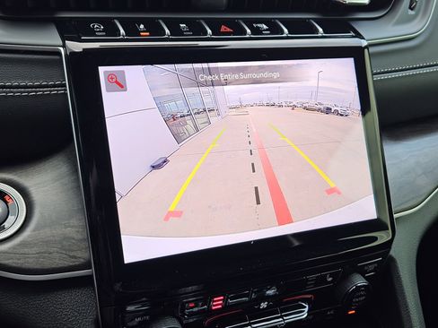 New 2025 Jeep Grand Cherokee Limited image 19