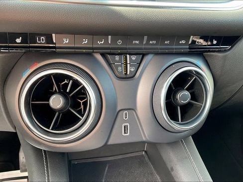 Used 2025 Chevrolet Blazer LT AWD/4WD image 32