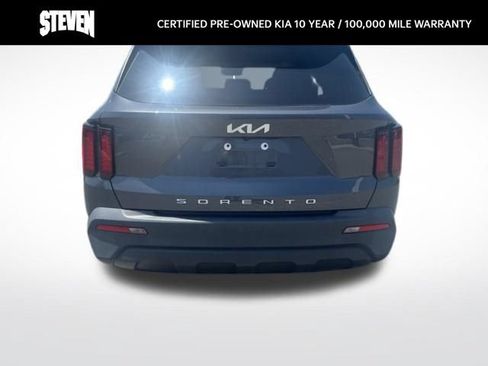Used 2022 Kia Sorento LX FWD image 7