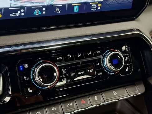 Used 2023 GMC Sierra 1500 AT4 image 16