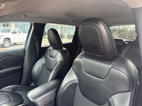 Used 2021 Jeep Cherokee Latitude Plus image 14