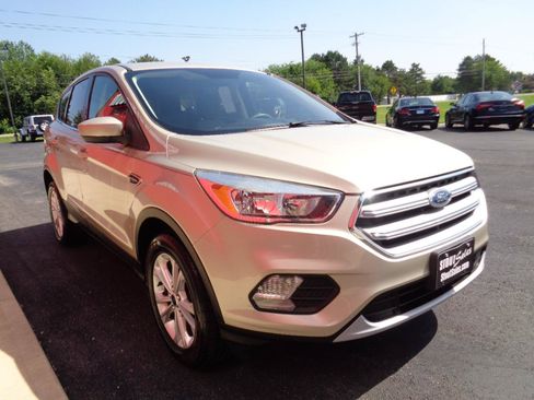 Used 2017 Ford Escape SE w/ SE Cold Weather Package AWD/4WD image 4
