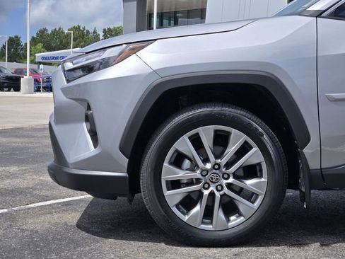Used 2025 Toyota RAV4 XLE Premium FWD image 9