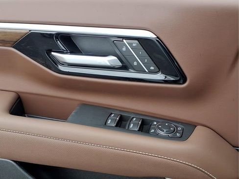 New 2026 Chevrolet Suburban High Country AWD/4WD image 14
