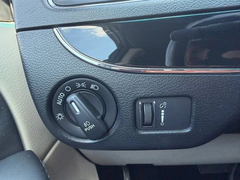 Used 2017 Dodge Grand Caravan SXT FWD image 17