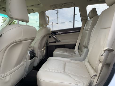 Used 2019 Lexus GX 460 Luxury AWD/4WD image 32