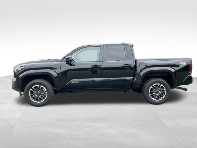 Used 2024 Toyota Tacoma TRD Sport AWD/4WD image 2
