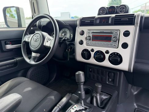 Used 2014 Toyota FJ Cruiser 4WD w/ Convenience Package image 25
