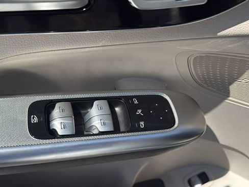 Used 2025 Mercedes-Benz GLC 300 image 13