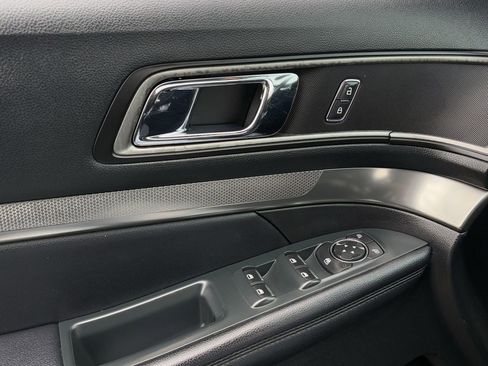 Used 2019 Ford Explorer XLT w/ Equipment Group 201A image 23