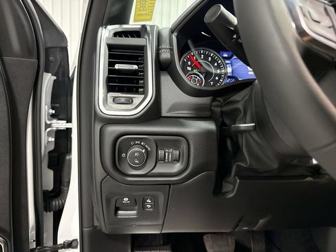 Used 2026 RAM 1500 Laramie AWD/4WD image 18