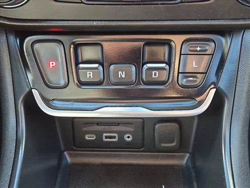 Used 2021 GMC Terrain SLE w/ Driver Convenience Package AWD/4WD image 9