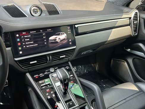 Certified 2023 Porsche Cayenne Turbo GT AWD/4WD image 31