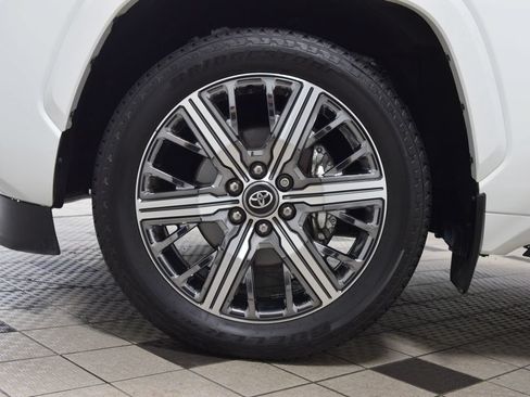 Used 2025 Toyota Sequoia Capstone AWD/4WD image 29