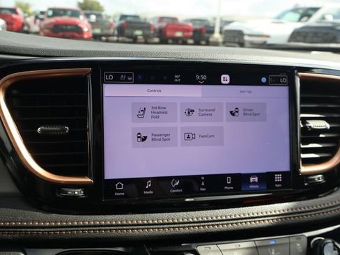 New 2027 Chrysler Pacifica Pinnacle w/ Theater Group FWD image 14