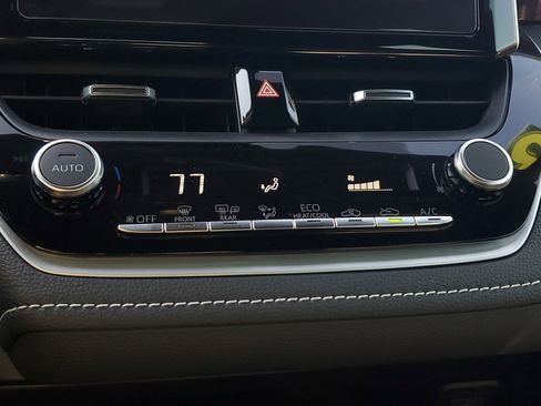 Used 2025 Toyota Corolla SE w/ SE Package image 26