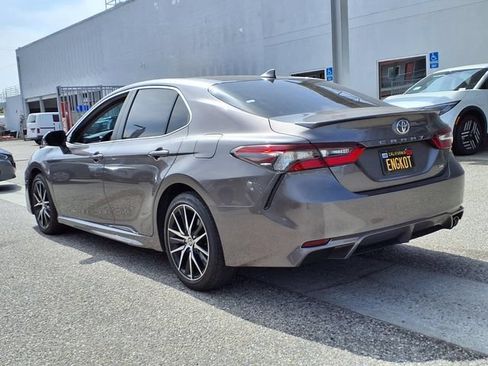Used 2023 Toyota Camry SE w/ Convenience Package FWD image 3