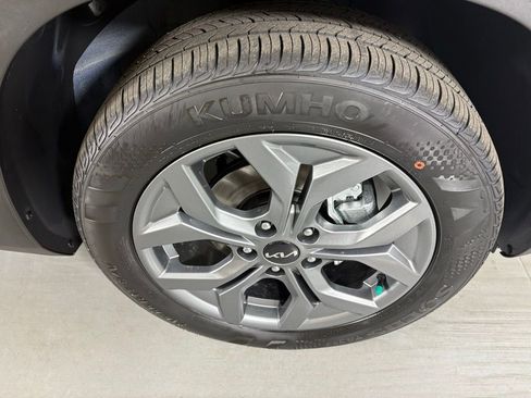 New 2026 Kia Seltos LX FWD image 11