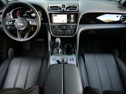 Used 2024 Bentley Bentayga Extended Wheelbase AWD/4WD image 4