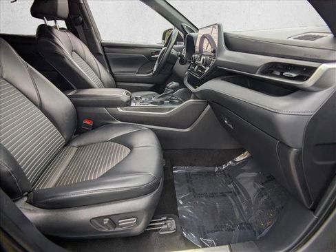 Used 2023 Toyota Highlander XSE AWD/4WD image 22