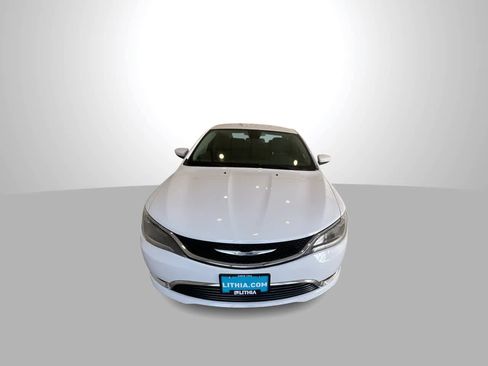Used 2016 Chrysler 200 Limited w/ Convenience Group image 3