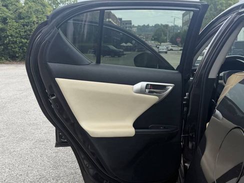 Used 2013 Lexus CT 200h FWD image 16