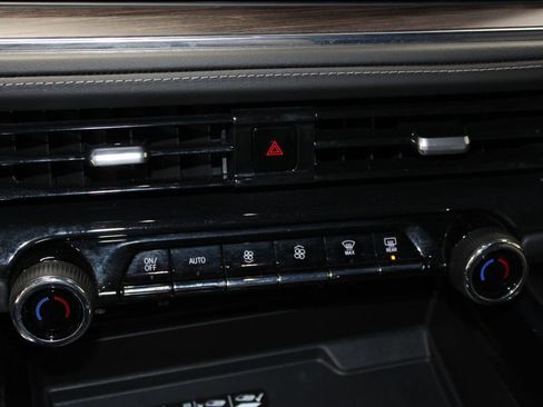 Used 2025 Chevrolet Suburban Z71 image 42