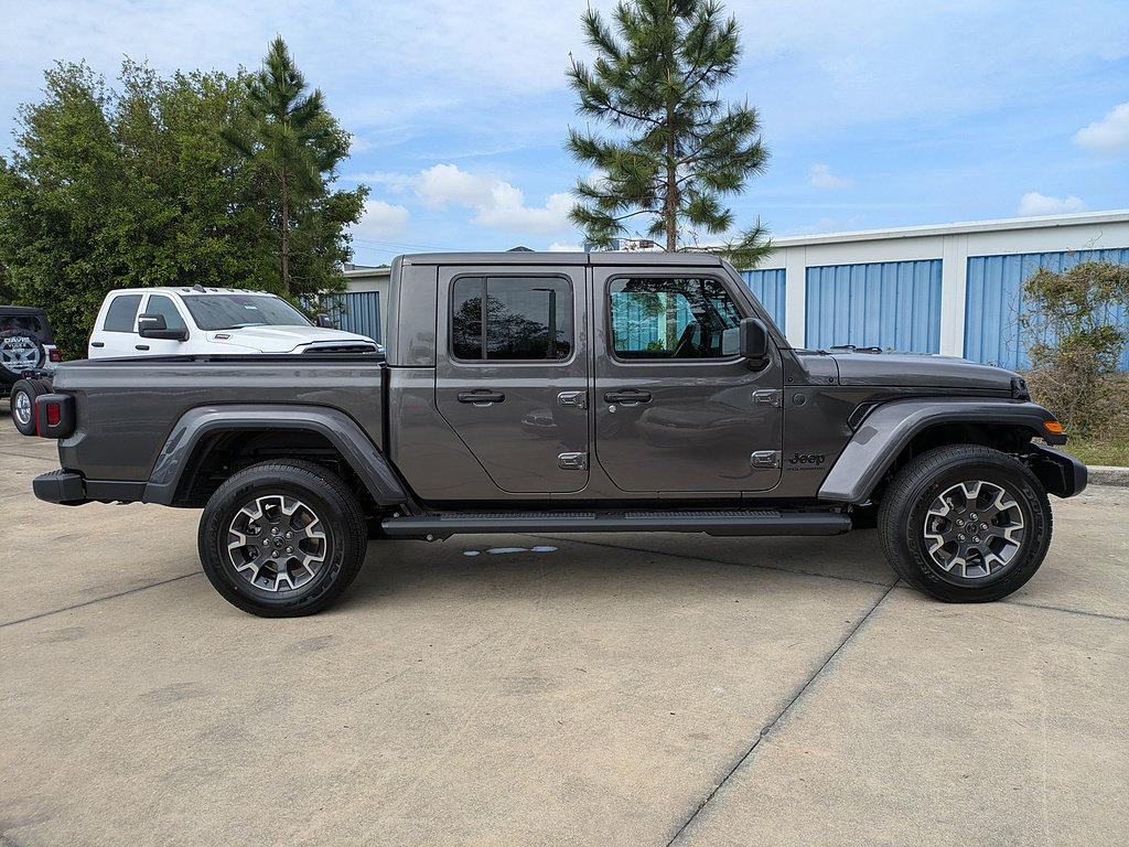 New 2026 Jeep Gladiator Sport AWD/4WD image 3