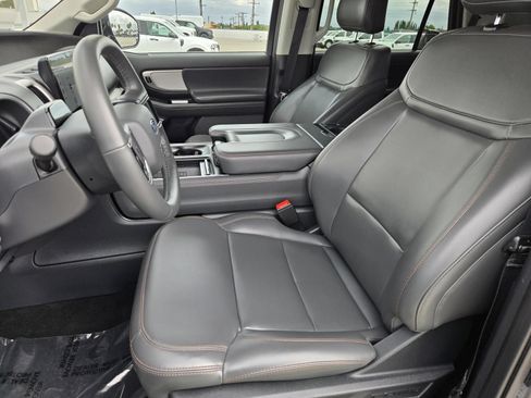 Used 2025 Ford Expedition Active AWD/4WD image 23