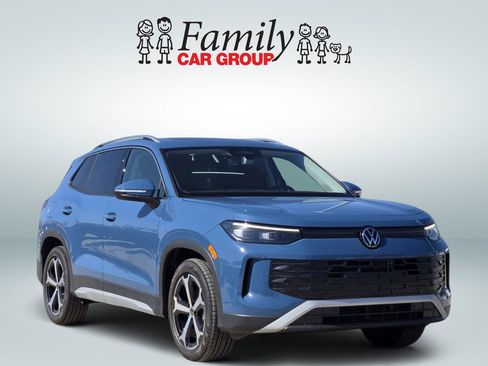 New 2026 Volkswagen Tiguan SE FWD image 2
