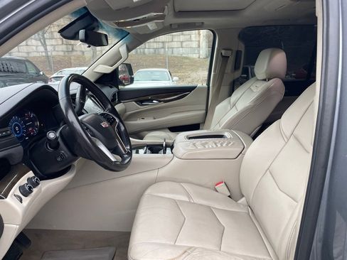 Used 2018 Cadillac Escalade ESV Luxury image 9