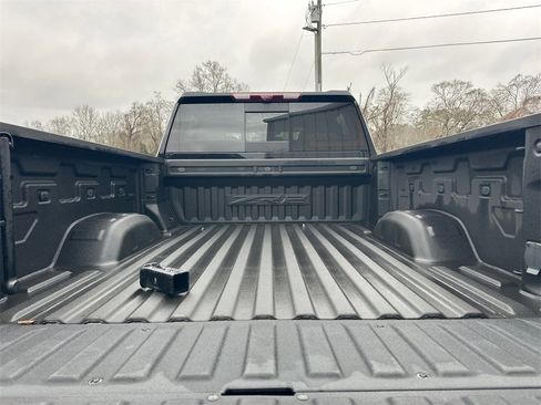 Used 2024 Chevrolet Silverado 2500 ZR2 w/ Technology Package image 19