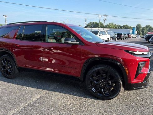 New 2026 Chevrolet Traverse RS w/ LPO, Floor Liner Package AWD/4WD image 7