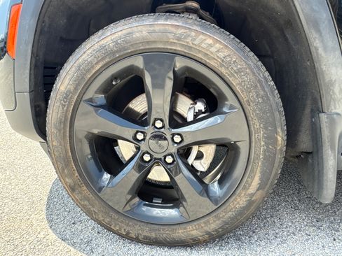 Certified 2025 Jeep Grand Cherokee Altitude AWD/4WD image 14
