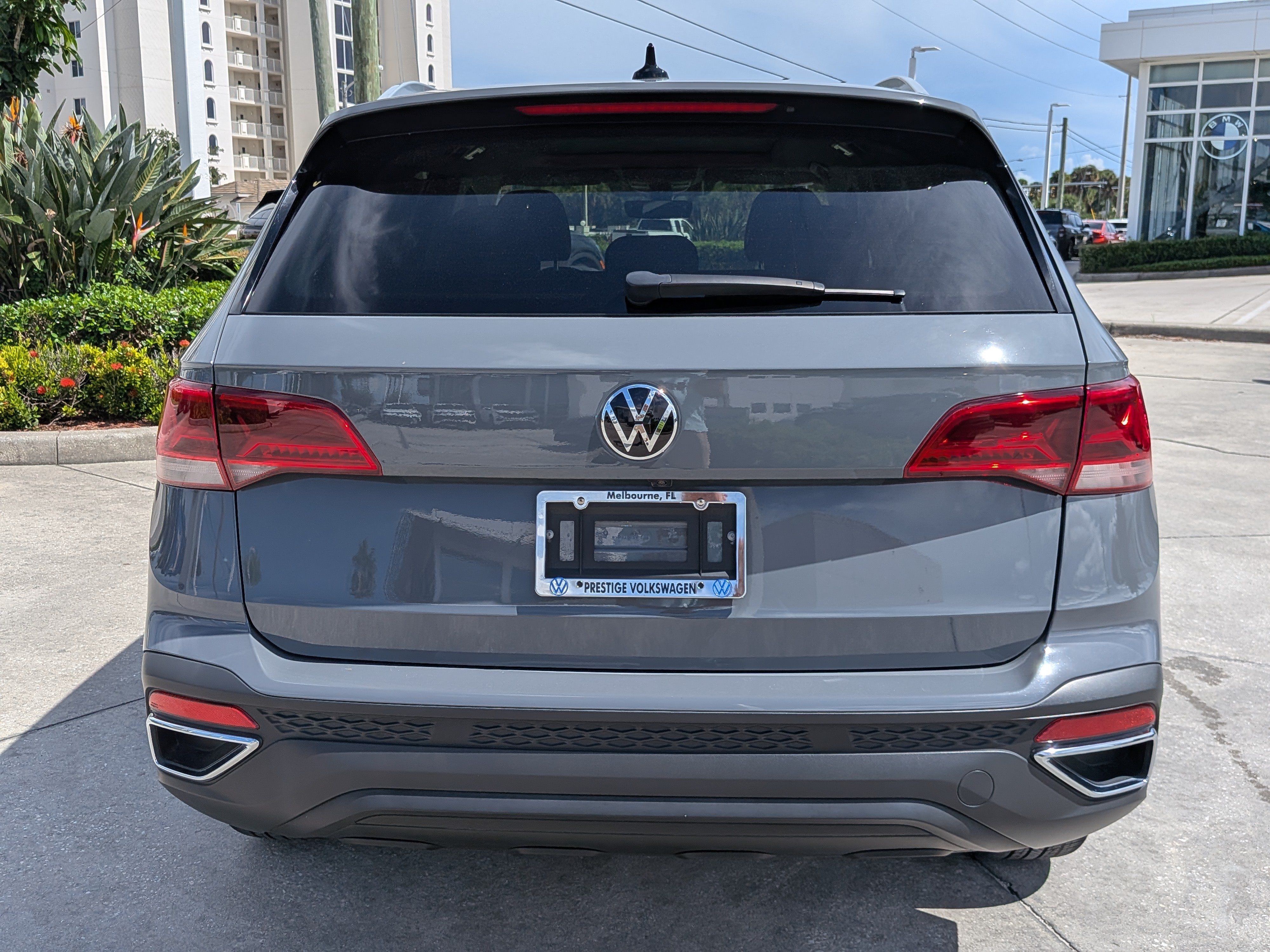 Certified 2024 Volkswagen Taos SE w/ Panoramic Sunroof Package AWD/4WD image 4